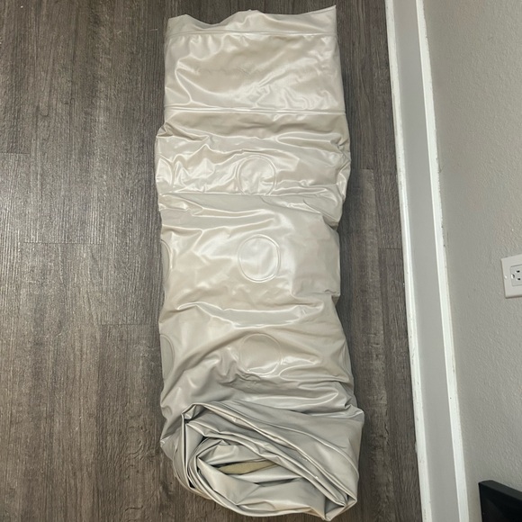 Serta Beige Inflatable Mattress with Built-in Pump - Picture 6 of 10